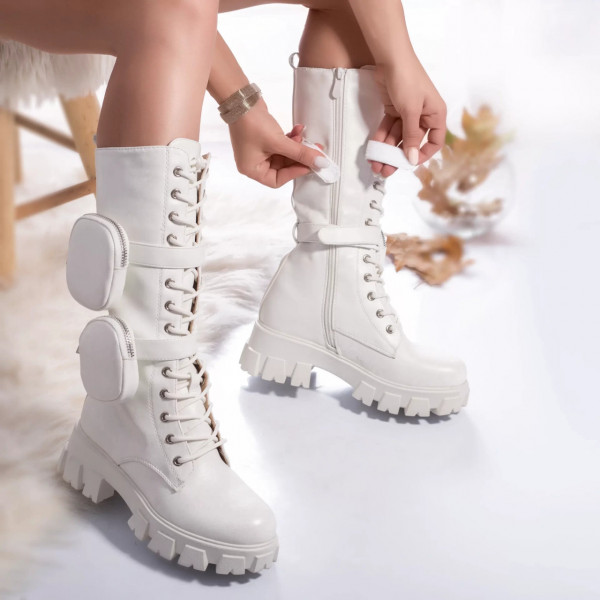Γυναικείες μπότες από λευκό δέρμα σουέτ