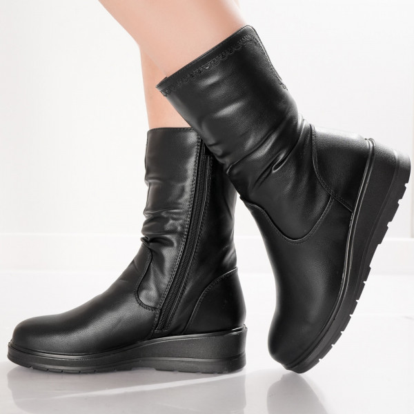 Γυναικείες μπότες με μαύρη σόλα από οικολογικό δέρμα Georgeta