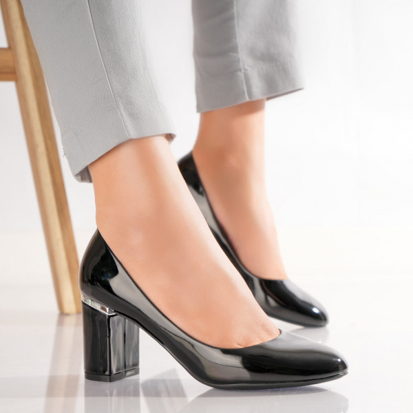 Belin Дамски черни лакирани обувки от екологична кожа с ток