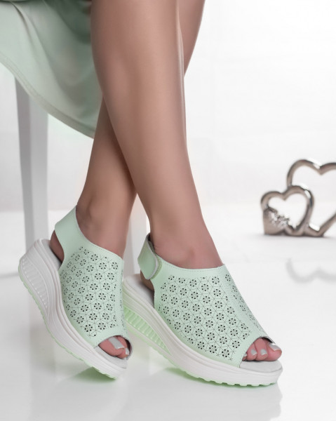 дамски сандали от естествена кожа в зелен цвят