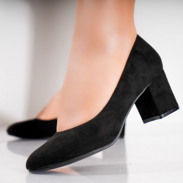 Дамски черни кожени обувки Azen с ток от естествена кожа