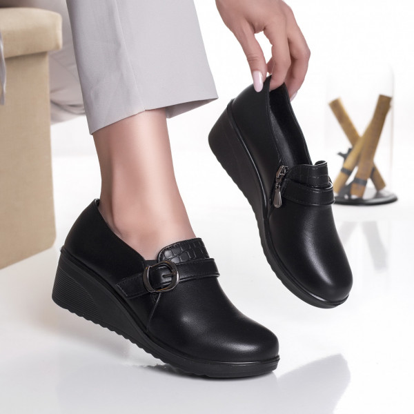 Дамски черни обувки на платформа от екокожа от