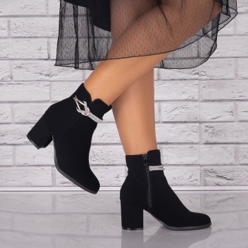 Ghete Dama cu toc Negre din Piele Ecologica Intoarsa Zalaya