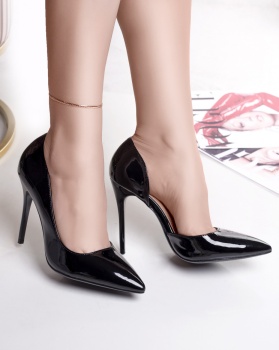 Μαύρα γυναικεία παπούτσια με τακούνι από eco leather με κορδόνια. - Img 4