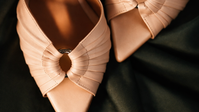 Sandale Albe Mireasă: Ghidul Complet pentru Alegerea Perfectă