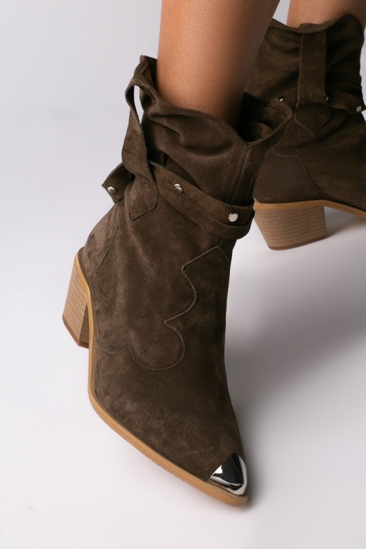 Ciocate Emira piele intoarsa maro cu accesorii argintii