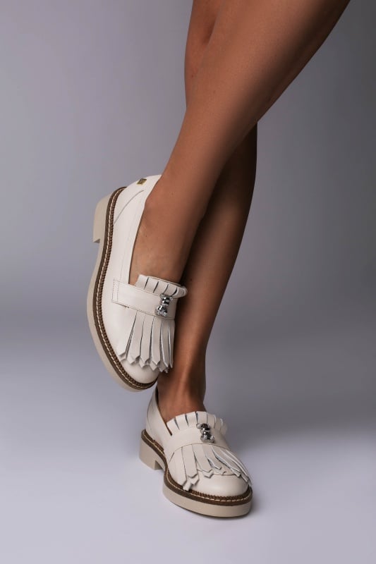 Pantofi Margot piele crem naturala cu accesoriu ursuleti argintii