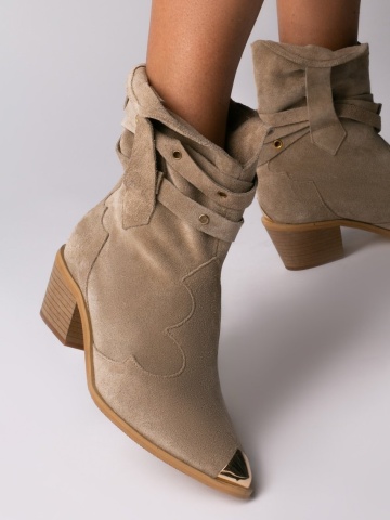 Ciocate Emira Piele Intoarsa cu Accesorii Aurii Vanilla Days