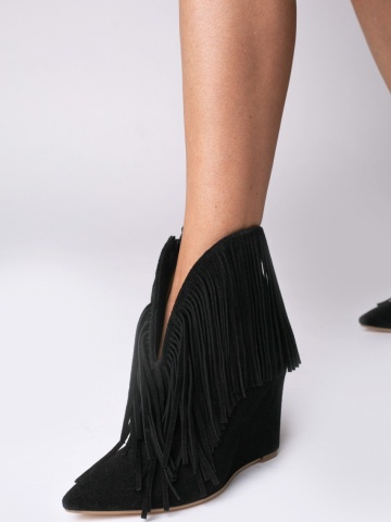 Cizme tip ciocate Nemesis piele intoarsa negru cu franjuri