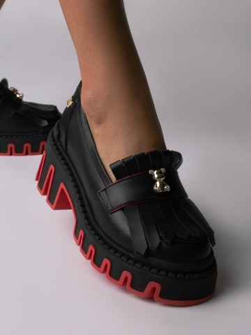 Pantofi Astrid din piele naturala neagra cu accesoriu ursuleti aurii si talpa rosie