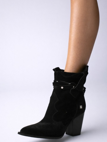 Ciocate Dakota cu toc inalt, piele naturala intoarsa neagra cu accesorii argintii