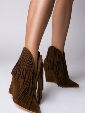 Cizme tip ciocate Nemesis piele intoarsa maro cu franjuri