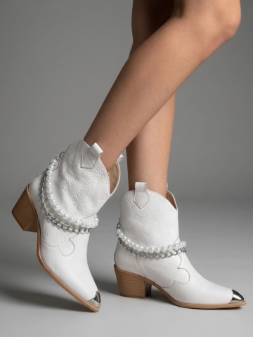 Ciocate Camilla piele naturala alba, cu lant argintiu si perle