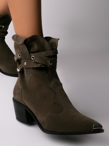 Ciocate Emira piele intoarsa maro cu accesorii argintii si talpa neagra