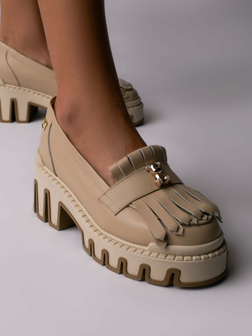 Pantofi Astrid din piele naturala bej cu accesoriu ursuleti aurii