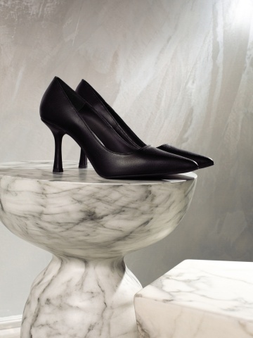 Pantofi Liora piele naturala neagra cu toc mic evazat