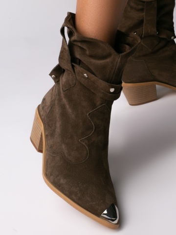 Ciocate Emira piele intoarsa maro cu accesorii argintii