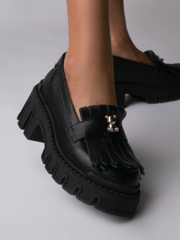Pantofi Astrid din piele bizonata neagra cu accesoriu ursuleti aurii