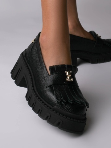 Pantofi Astrid din piele bizonata neagra cu accesoriu ursuleti aurii – Outlet