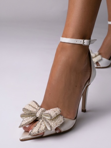 Sandale Princess cu toc subtire, piele naturala alb sidef cald si accesoriu fundite – Outlet