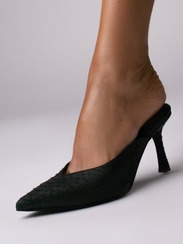 Pantofi Naomi piele naturala piton negru cu toc mic evazat