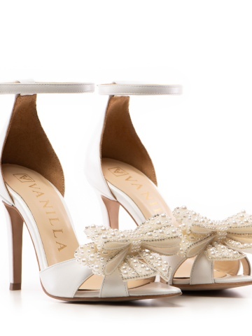 Sandale Princess cu toc subtire, piele naturala alb sidef cald si accesoriu fundite