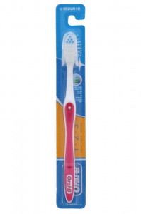 Periuta de dinti cu protectie cap Oral B 1.2.3 Medium