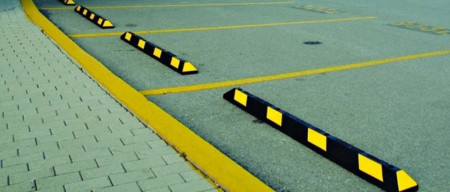Parking graničnik PB9 120cm za zaustavljanje točkova automobila prilikom parkiranja.