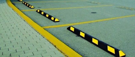 Parking graničnik PB9 120cm za zaustavljanje točkova automobila prilikom parkiranja.
