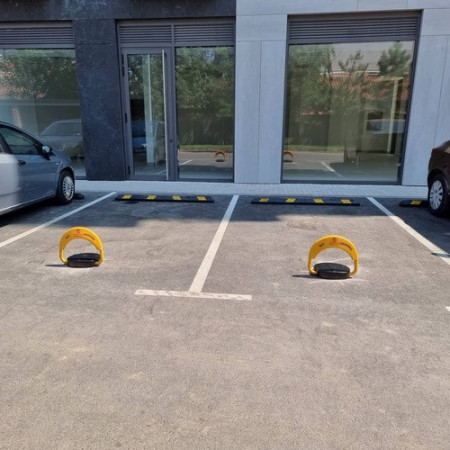 Parking barijere sa daljinskim upravljanjem montirane na parkingu