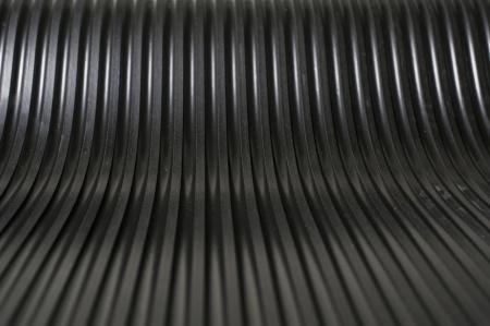 Elektroizolaciona guma DEK3-S1-2, detalj široko rebrastog S1 profila, širina 1300 mm, debljina 5 mm