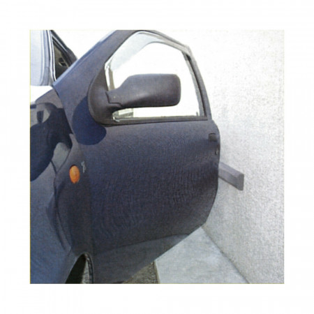 Odbojnik za garaže - Samolepljivi 7 x 45 cm zalepljen na zidu garaže sa otvorenim vratima automobila