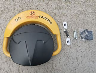 Parking barijera sa daljinskim upravljanjem sklopljena sa ključevima