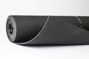 Elektroizolaciona guma u rolni DEK3-S1-2, detalj savijenog široko rebrastog S1 profila, debljina 5 mm, širina 1300 mm