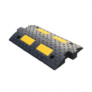 Ležeći policajac-usporivač brzine-segment 500x300x55mm SR 305