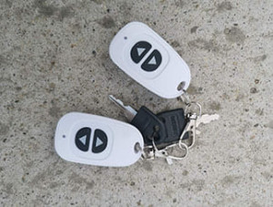 Ključevi i privezak za daljinsko upravljanje parking barijere