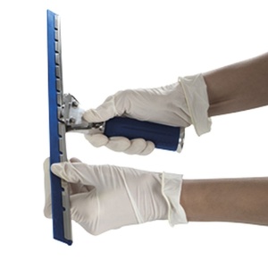 Prikaz jednostavne zamene gumene trake na Filmop Gloss-W Superior brisaču za staklo 45 cm