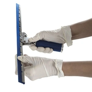 Prikaz jednostavne zamene gumene trake na Filmop Gloss-W Superior brisaču za staklo 45 cm