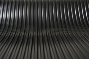Elektroizolaciona guma DEK3-S1-2, detalj široko rebrastog S1 profila, širina 1300 mm, debljina 5 mm