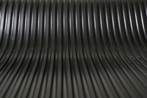 Elektroizolaciona guma DEK3-S1-2, detalj široko rebrastog S1 profila, širina 1300 mm, debljina 5 mm