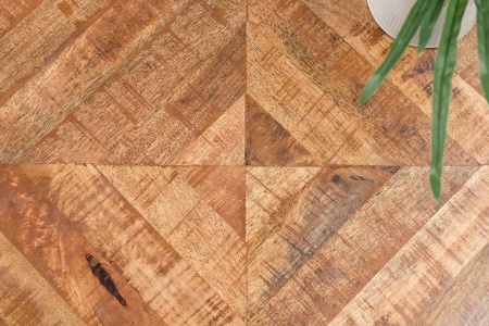 Elegante bijzettafel INFINITY HOME 60 cm natuurlijk mangohout met visgraatpatroon - Img 3