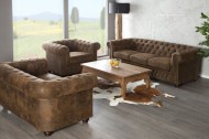 Chesterfield fauteuil 110cm antiek bruin met knoopsluiting en veerkern