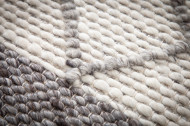 Handgeweven wollen vloerkleed 240x160cm grijs beige gebreid scheerwolpatroon