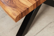 Industriele boomrand eettafel WILD 200cm naturel notenhout look met X-frame