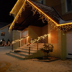 Instalatie de Craciun tip franjuri, lungime 8 metri, 200 LED Alb Cald