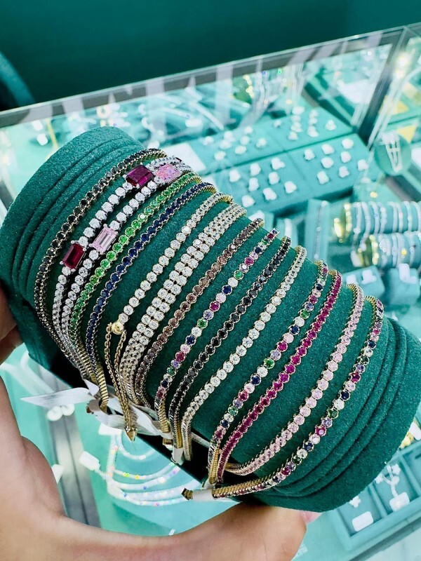 Bijuteriile Tennis – piese must-have pentru un stil elegant și actual