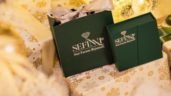 O bijuterie de Crăciun – Cadoul care păstrează magia sărbătorilor