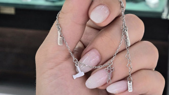 Bijuterii pentru fiecare meserie: Cum îți exprimi pasiunea prin accesorii personalizate