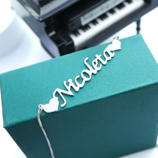 Colier box din argint personalizat cu nume si inimioare