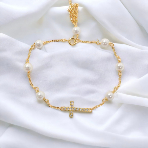 Brățara din argint cu cruce pavata cu cristale si perle